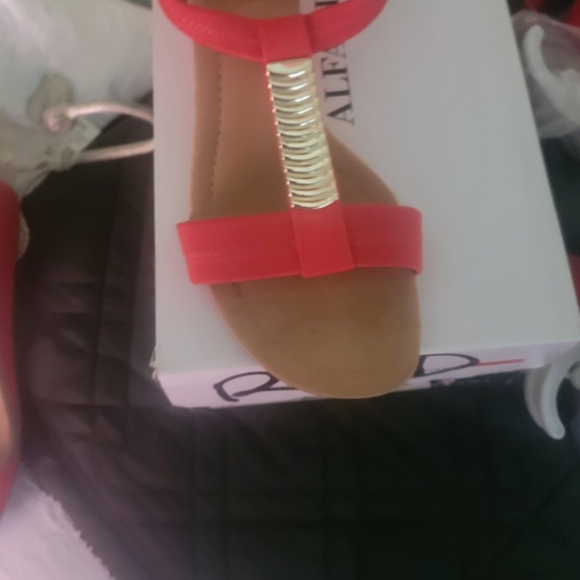 Salmon Color Wedges - Picture 2 of 3